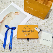 Load image into Gallery viewer, JW1466 Louis Vuitton LV Floragram Bracelet

