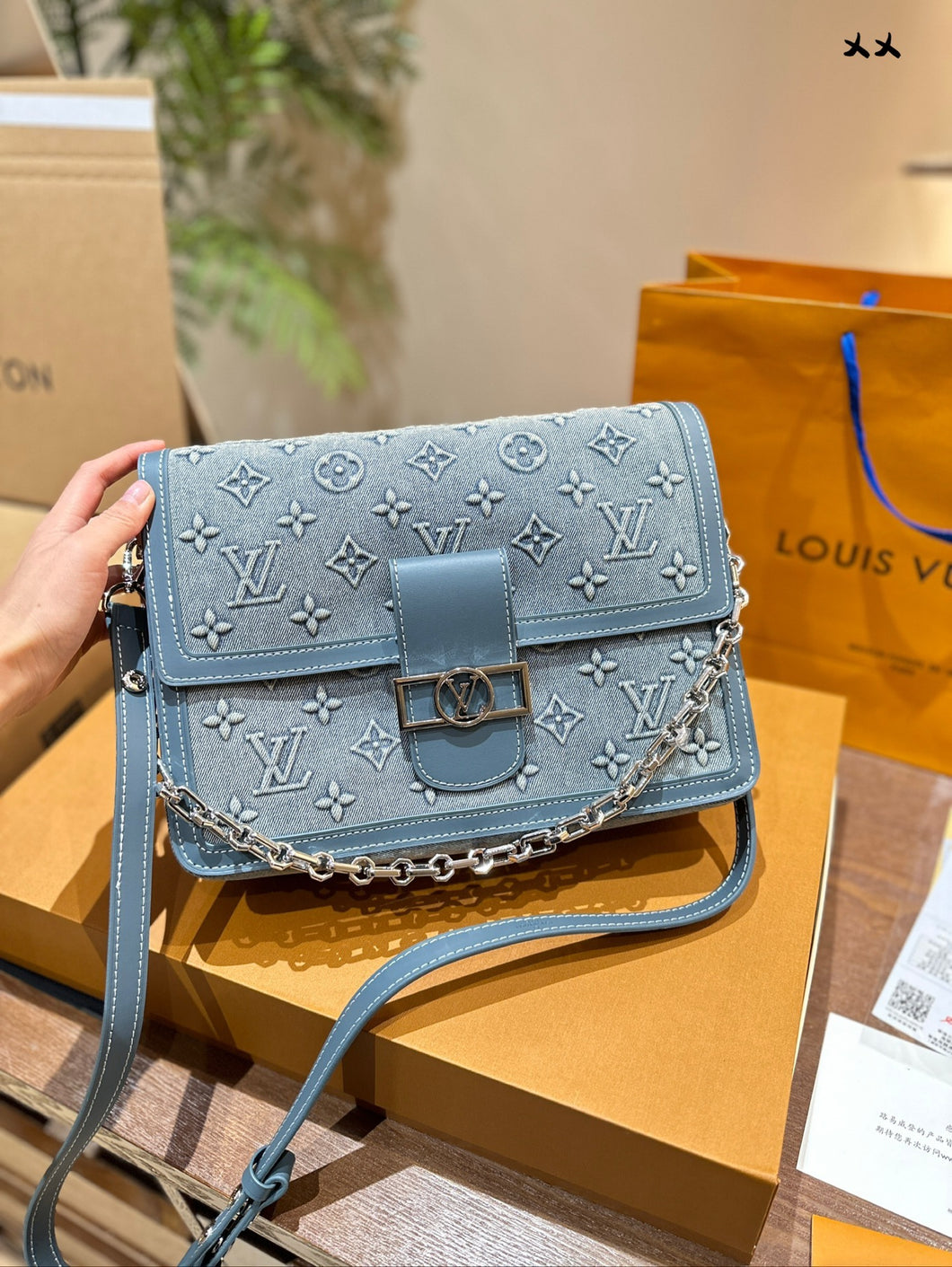 LB1121 Dauphine MM / 9.8 x 6.7 x 4.1 inches