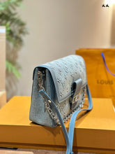 Load image into Gallery viewer, LB1121 Dauphine MM / 9.8 x 6.7 x 4.1 inches
