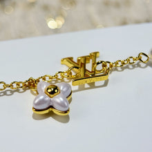Load image into Gallery viewer, JW1466 Louis Vuitton LV Floragram Bracelet
