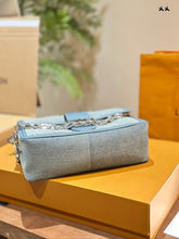 Load image into Gallery viewer, LB1121 Dauphine MM / 9.8 x 6.7 x 4.1 inches
