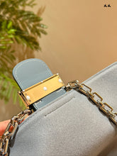 Load image into Gallery viewer, LB1121 Dauphine MM / 9.8 x 6.7 x 4.1 inches
