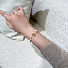 Load image into Gallery viewer, JW1466 Louis Vuitton LV Floragram Bracelet
