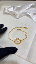 Load image into Gallery viewer, JW1467 Dior 26SS Gold Ribbon Bow Mother-of-Pearl Charm Bracelet
