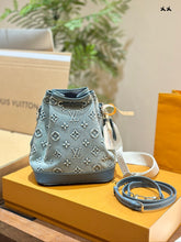 Load image into Gallery viewer, LB1122 Néonoé BB / 7.9 x 7.9 x 5.1 inches
