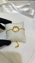 Load image into Gallery viewer, JW1467 Dior 26SS Gold Ribbon Bow Mother-of-Pearl Charm Bracelet
