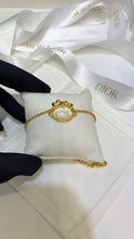 Load image into Gallery viewer, JW1467 Dior 26SS Gold Ribbon Bow Mother-of-Pearl Charm Bracelet
