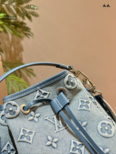 Load image into Gallery viewer, LB1122 Néonoé BB / 7.9 x 7.9 x 5.1 inches
