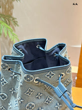 Load image into Gallery viewer, LB1122 Néonoé BB / 7.9 x 7.9 x 5.1 inches
