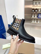 Load image into Gallery viewer, SE1184 Burberry Short Boots / Size4-11
