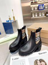Load image into Gallery viewer, SE1184 Burberry Short Boots / Size4-11
