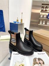 Load image into Gallery viewer, SE1184 Burberry Short Boots / Size4-11

