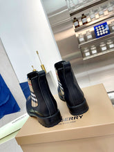 Load image into Gallery viewer, SE1184 Burberry Short Boots / Size4-11
