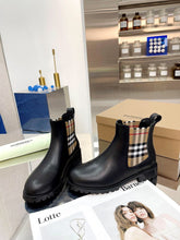 Load image into Gallery viewer, SE1184 Burberry Short Boots / Size4-11
