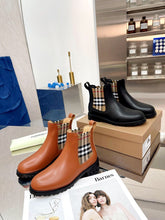 Load image into Gallery viewer, SE1184 Burberry Short Boots / Size4-11
