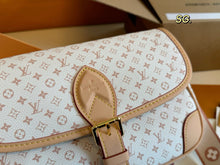 Load image into Gallery viewer, LB1329 Diane / 9.4 x 5.9 x 3.5 inches
