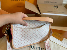 Load image into Gallery viewer, LB1329 Diane / 9.4 x 5.9 x 3.5 inches
