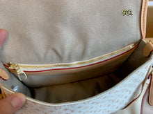 Load image into Gallery viewer, LB1329 Diane / 9.4 x 5.9 x 3.5 inches
