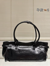 Load image into Gallery viewer, BCG063 Women&#39;s Le City Bag East-west in Black / L11,8 x H7 x W5,9 inch
