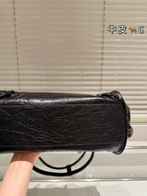 Load image into Gallery viewer, BCG063 Women&#39;s Le City Bag East-west in Black / L11,8 x H7 x W5,9 inch
