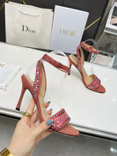 Load image into Gallery viewer, SE1110 DR Dway Heeled Sandal /  Size5-10
