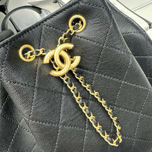 Load image into Gallery viewer, CC1180 CHANEL 25 Medium/Large Backpack / HIGHEST QUALITY VERSION
