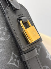 Load image into Gallery viewer, LB1584 LV All In BB / HIGHEST QUALITY VERSION / 16×18×12cm
