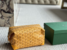 Load image into Gallery viewer, GY048 Bowling 25 Toiletry Bag / 5.1x4.7x9.4inch
