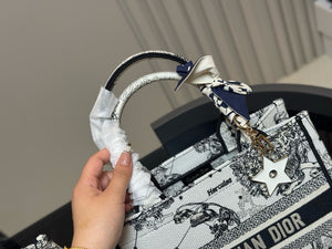 DR579 Book Tote Small/Medium/Large