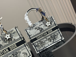 DR579 Book Tote Small/Medium/Large