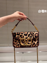 Load image into Gallery viewer, VLTN088 LOCÒ CALFSKIN SHOULDER BAG / Small/Medium
