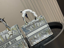 Load image into Gallery viewer, DR580 Book Tote Small/Medium/Large
