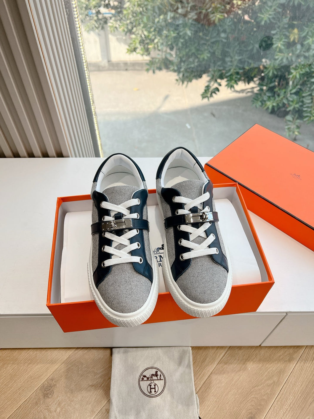 SE1560 Hermes Day Sneaker / Size5-10