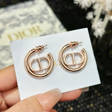 Load image into Gallery viewer, JW825 CD 30 Montaigne Earrings
