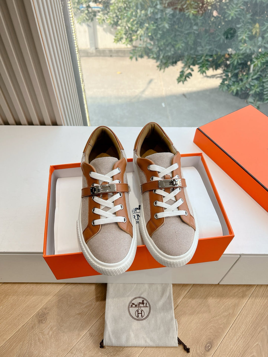 SE1561 Hermes Day Sneaker / Size5-10