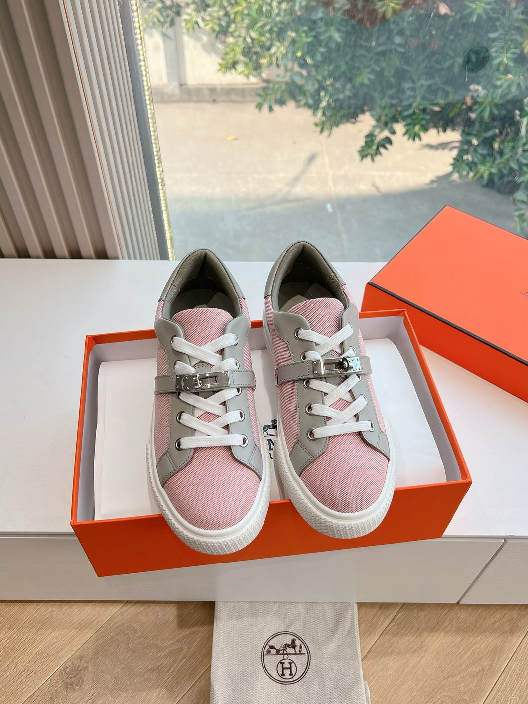 SE1563 Hermes Day Sneaker / Size5-10