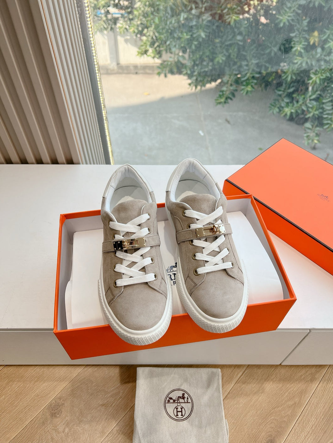 SE1564 Hermes Day Sneaker / Size5-10