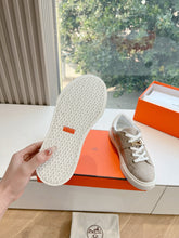 Load image into Gallery viewer, SE1564 Hermes Day Sneaker / Size5-10

