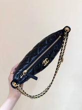 Load image into Gallery viewer, CC1502 Chanel 25S Hobo Bag / HIGHEST QUALITY VERSION  / 17×26×8.5cm
