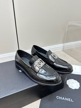 Load image into Gallery viewer, SE1187 CC Moccasins / Size5-10
