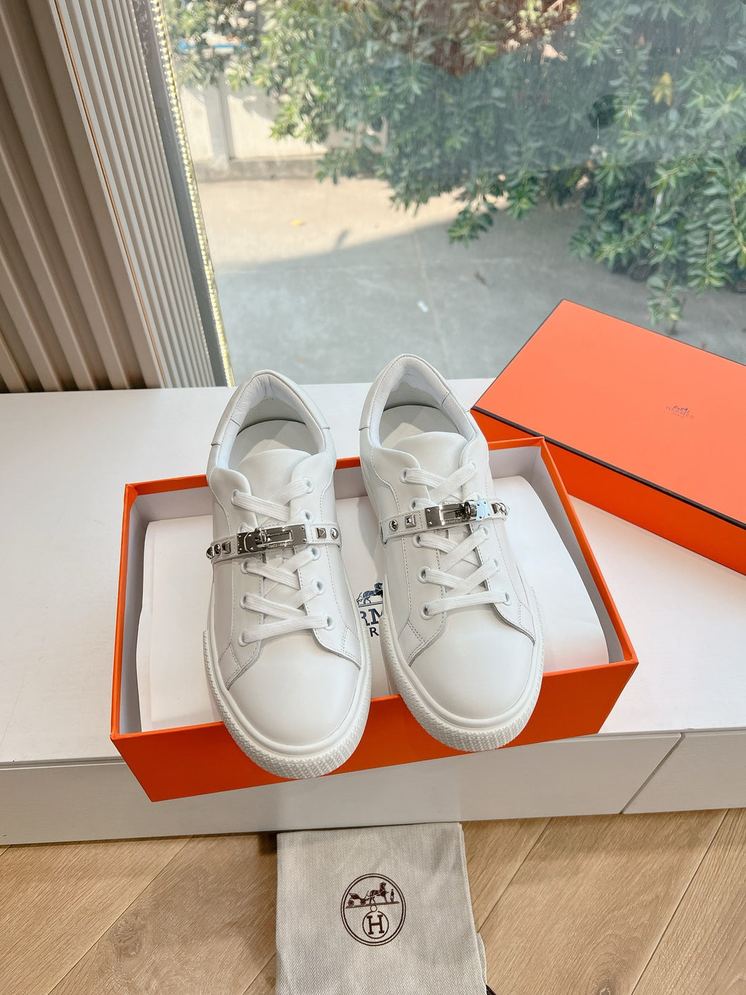 SE1568 Hermes Day Sneaker / Size5-10