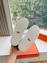 Load image into Gallery viewer, SE1569 Hermes Day Sneaker / Size5-10

