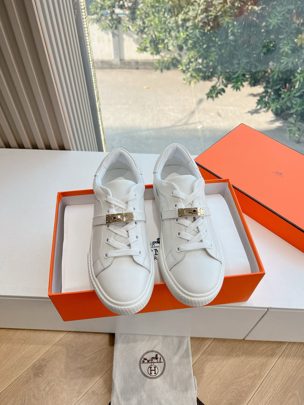 SE1573 Hermes Day Sneaker / Size5-10