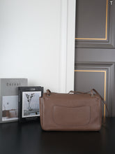 Load image into Gallery viewer, CC1695 Chanel 2026 Spring Maxi Flap Bag / L:39×25cm / M:32×20cm
