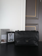 Load image into Gallery viewer, CC1503 Chanel 2026 Spring Maxi Flap Bag / L:39×25cm / M:32×20cm
