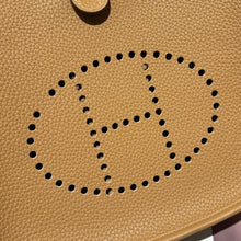 Load image into Gallery viewer, HM210 Hermes Evelyne 23 / HIGHEST QUALITY VERSION / 23 cm
