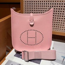 Load image into Gallery viewer, HM212 Hermes Evelyne 23 / HIGHEST QUALITY VERSION / 23 cm
