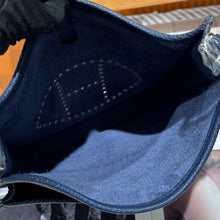 Load image into Gallery viewer, HM213 Hermes Evelyne 23 / HIGHEST QUALITY VERSION / 23 cm
