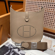 Load image into Gallery viewer, HM215 Hermes Evelyne 23 / HIGHEST QUALITY VERSION / 23 cm
