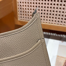 Load image into Gallery viewer, HM215 Hermes Evelyne 23 / HIGHEST QUALITY VERSION / 23 cm
